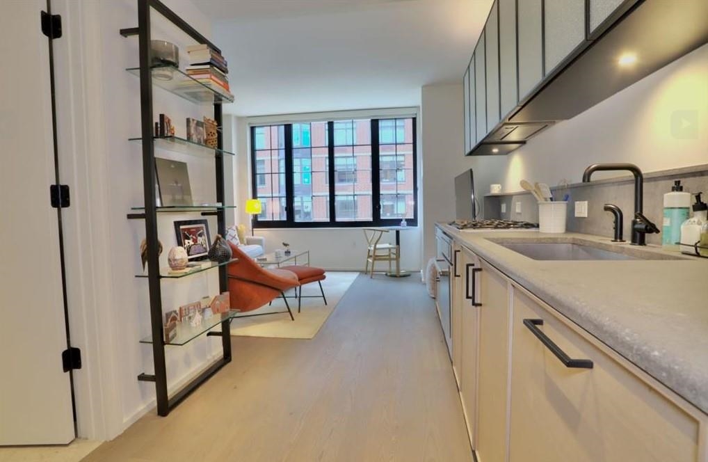 1425 HUDSON ST Unit: 2D