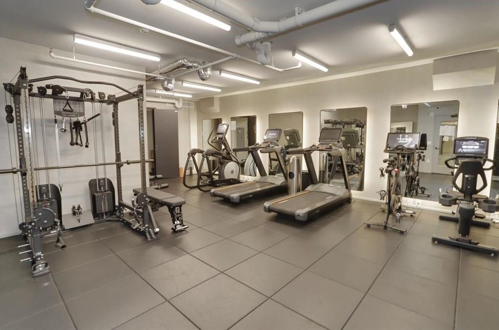 1425 HUDSON ST Unit: 2D