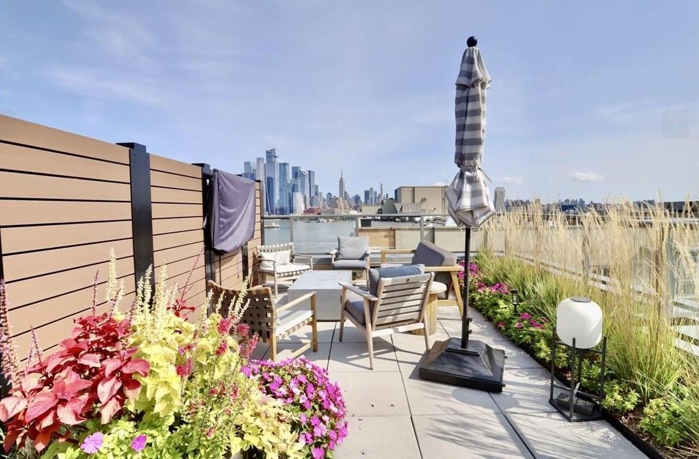 1425 HUDSON ST Unit: 2D