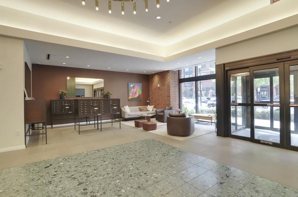 1425 HUDSON ST Unit: 2D