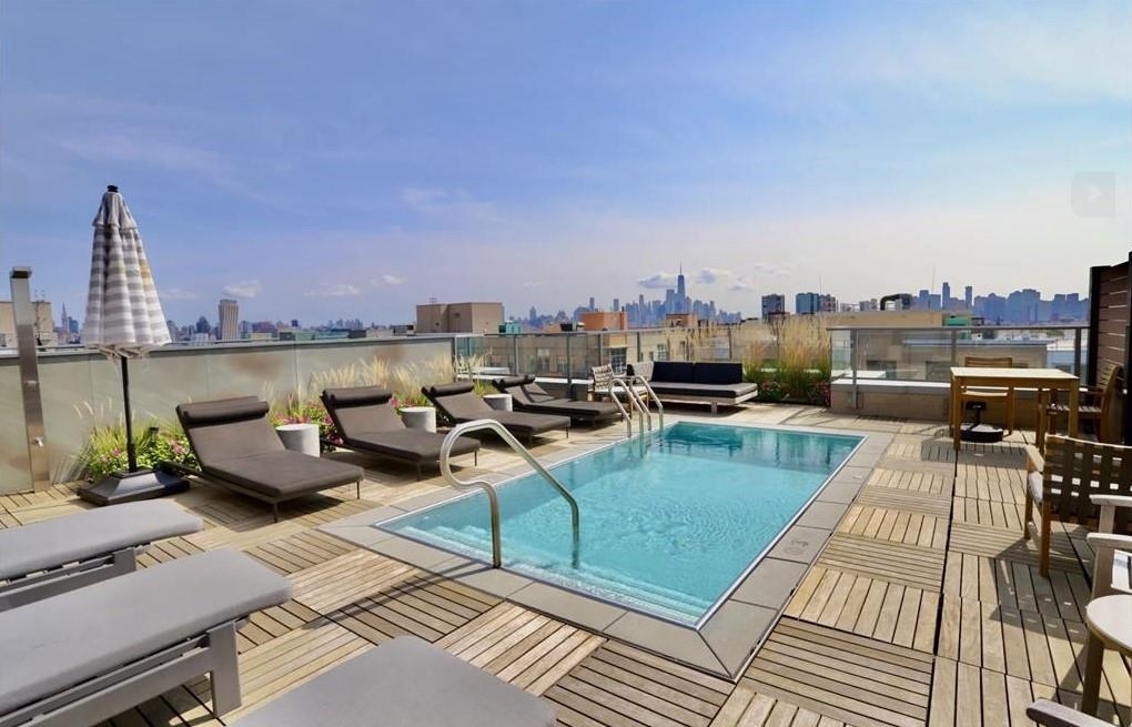 1425 HUDSON ST Unit: 2D