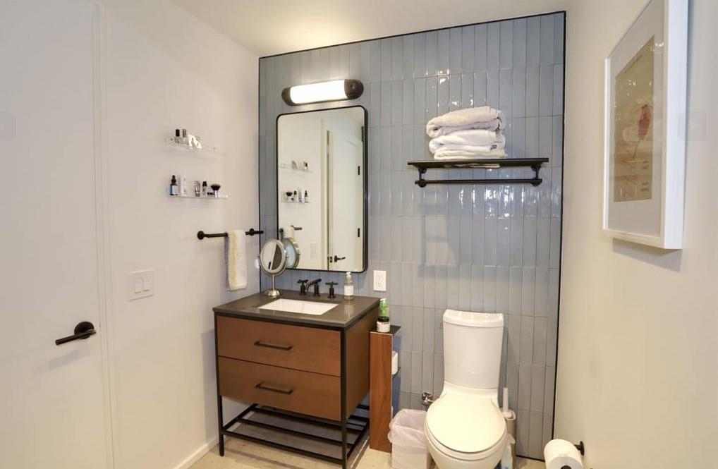 1425 HUDSON ST Unit: 2D