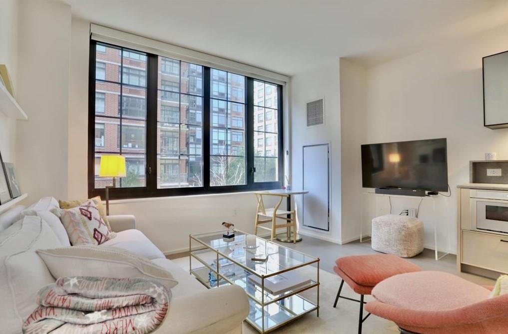 1425 HUDSON ST Unit: 2D