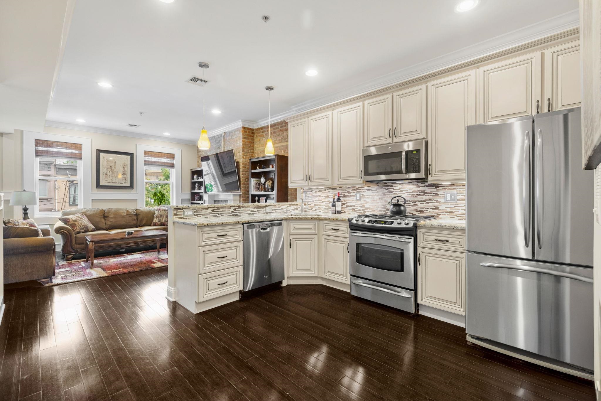 328 GARDEN ST Unit: 3