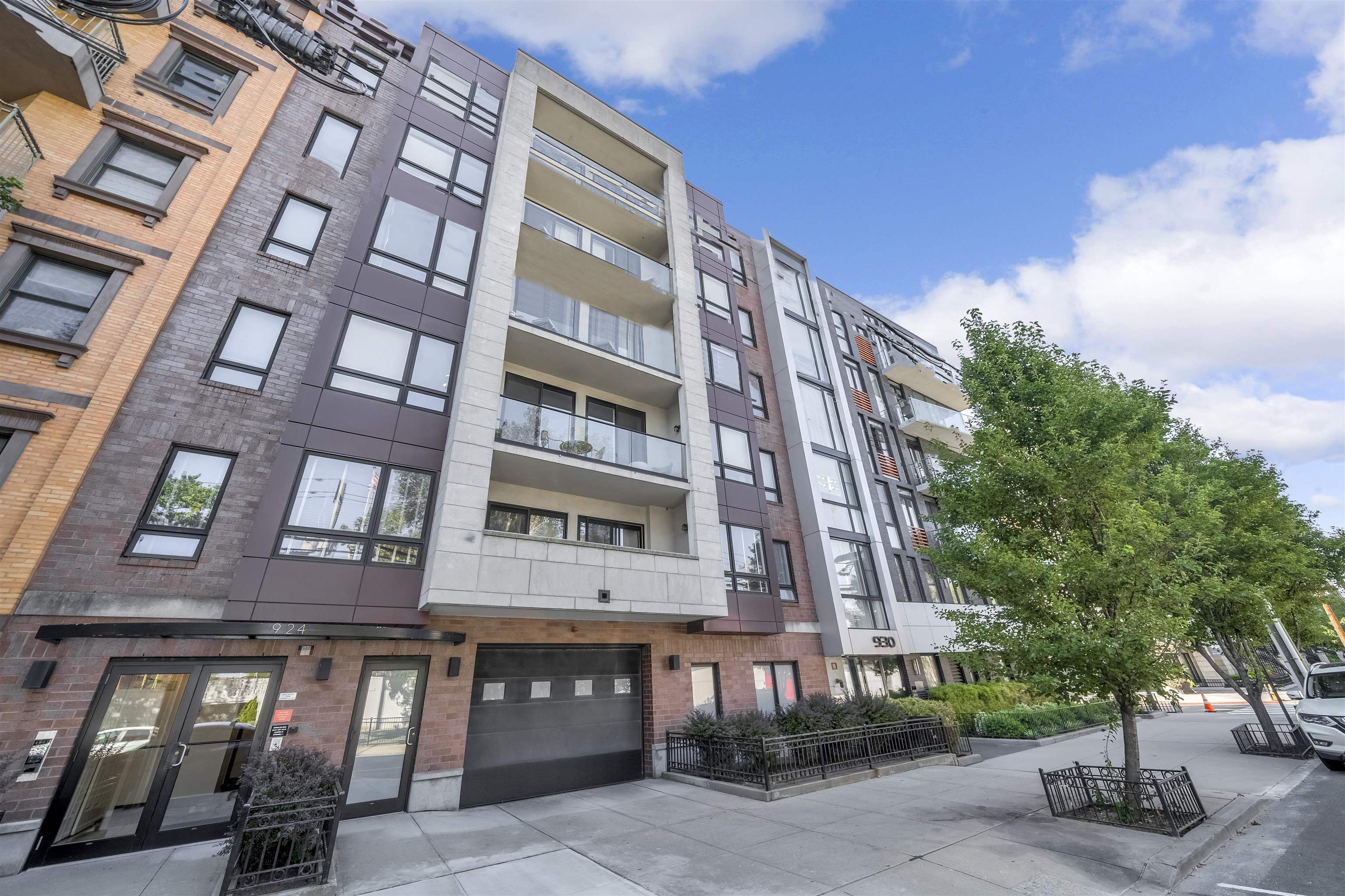 924 JEFFERSON ST Unit: 2B