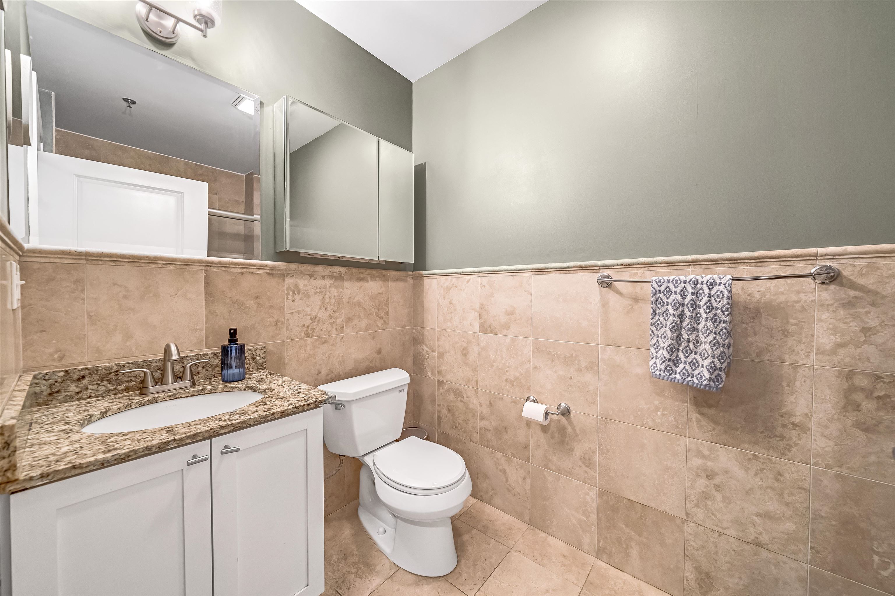924 JEFFERSON ST Unit: 2B