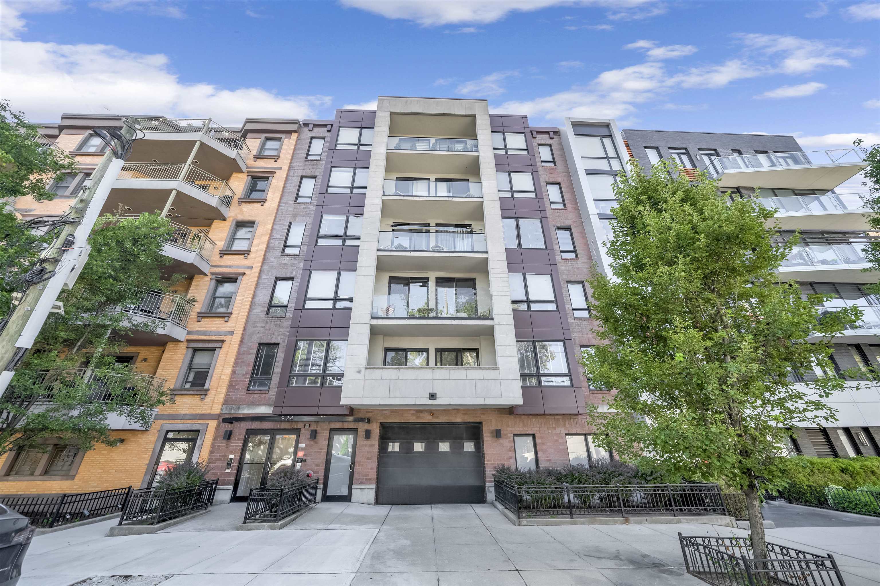 924 JEFFERSON ST Unit: 2B