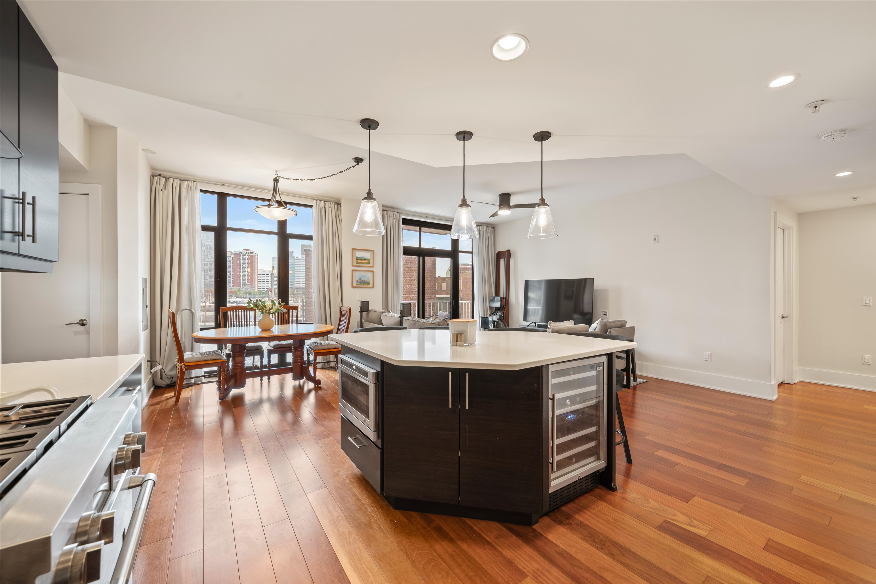 84 WILLOW AVE Unit: 4B