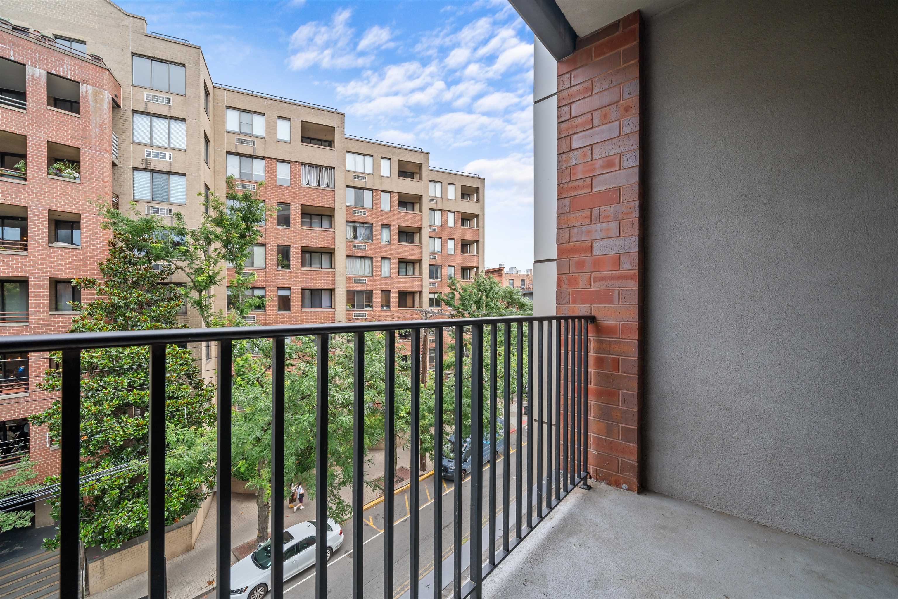 84 WILLOW AVE Unit: 4B