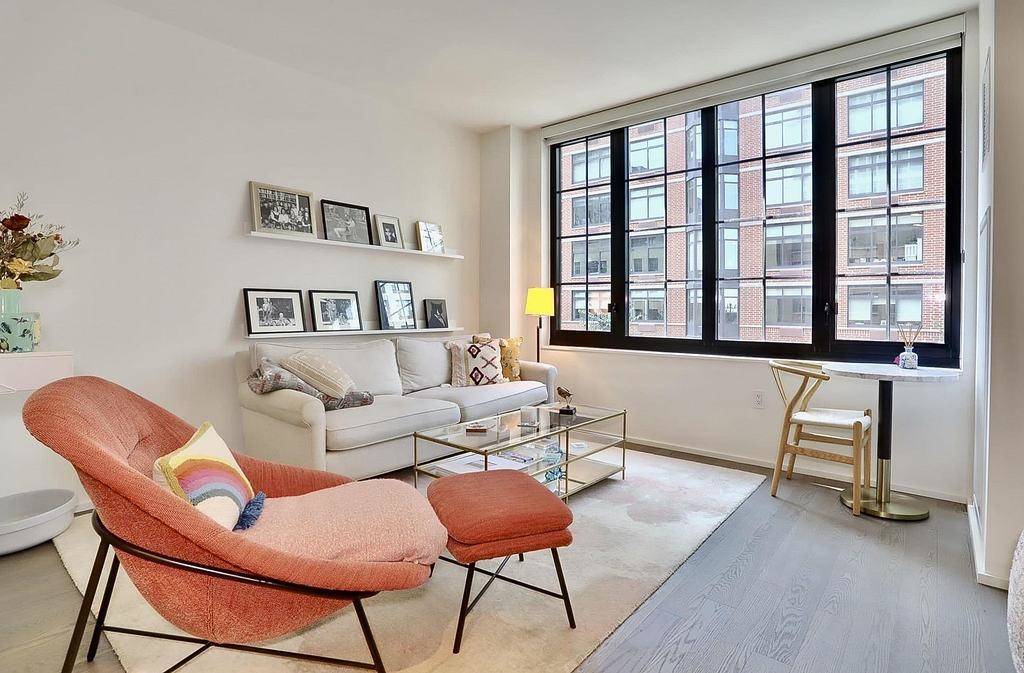 1425 HUDSON ST Unit: 2D