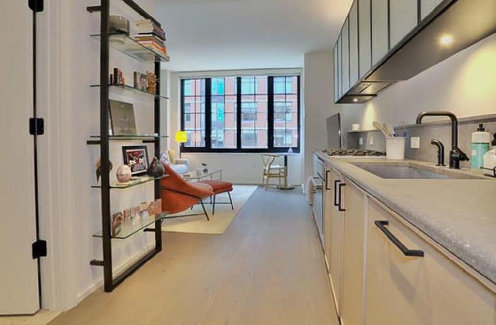 1425 HUDSON ST Unit: 2D