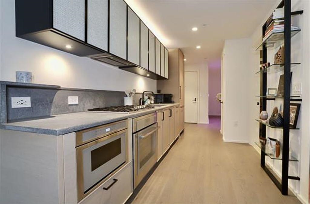 1425 HUDSON ST Unit: 2D