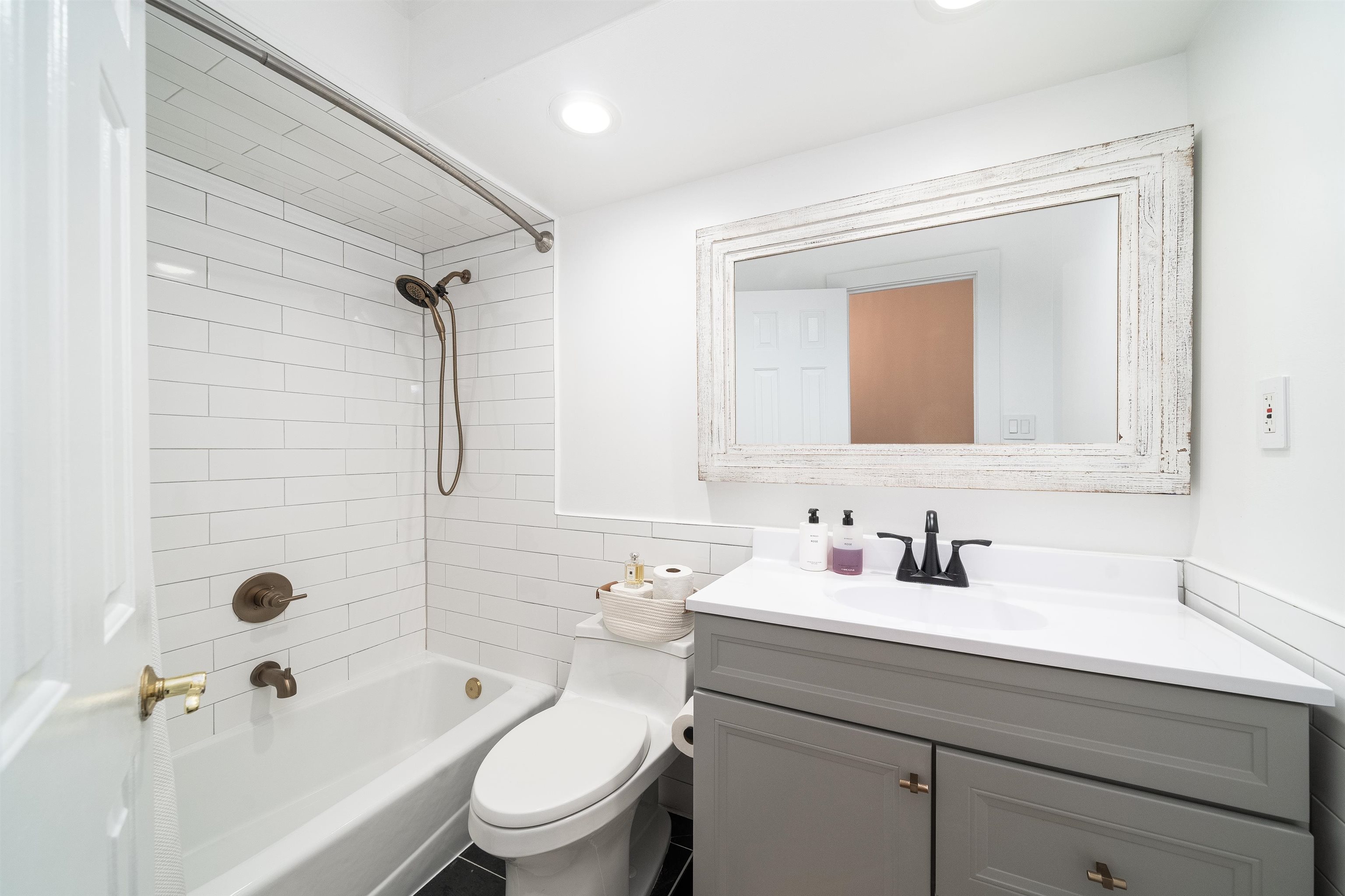 79 MONROE ST Unit: 2FN