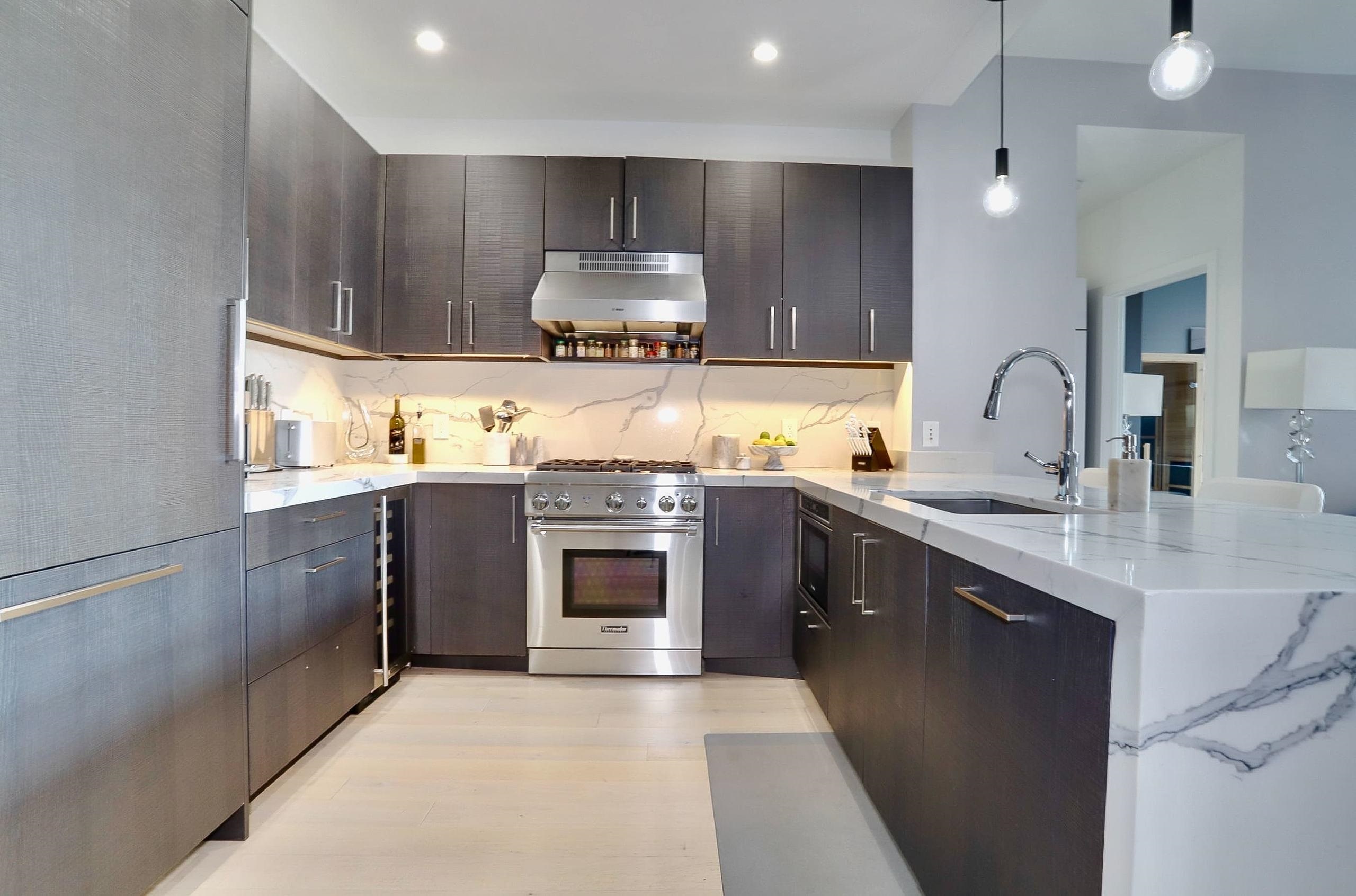 1400 HUDSON ST Unit: 330