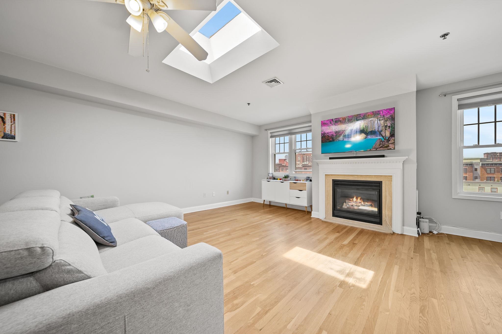 79 GRAND ST Unit: 4B