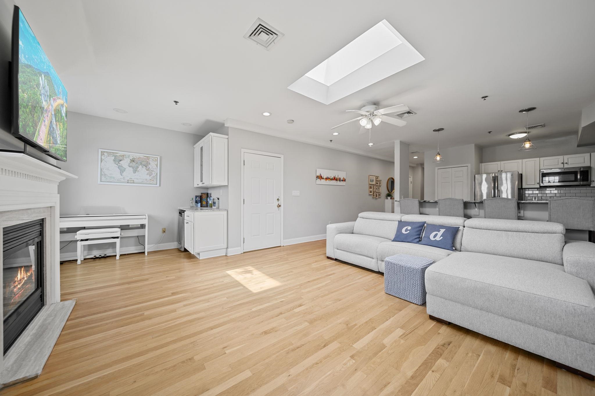 79 GRAND ST Unit: 4B