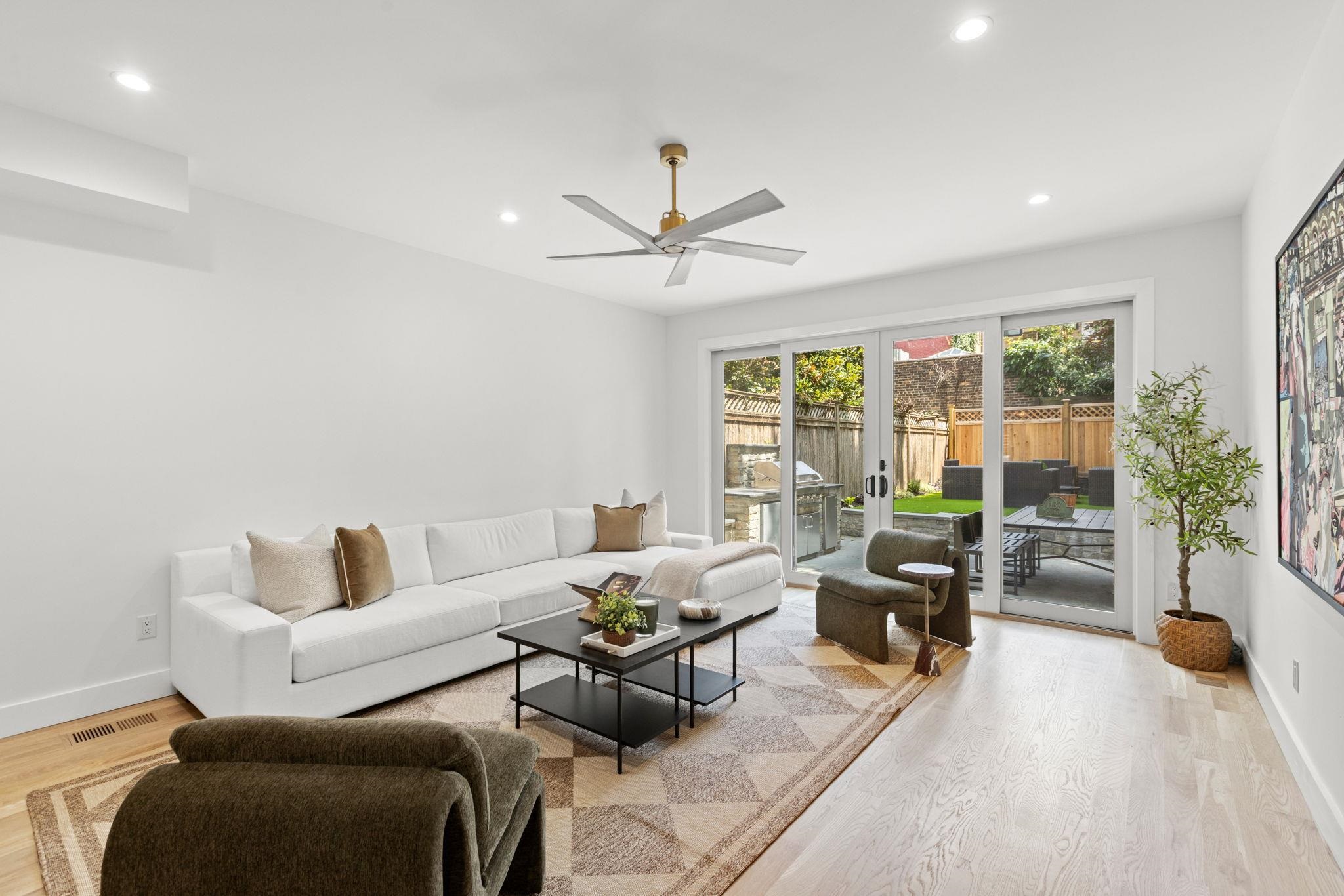 1137 PARK AVE