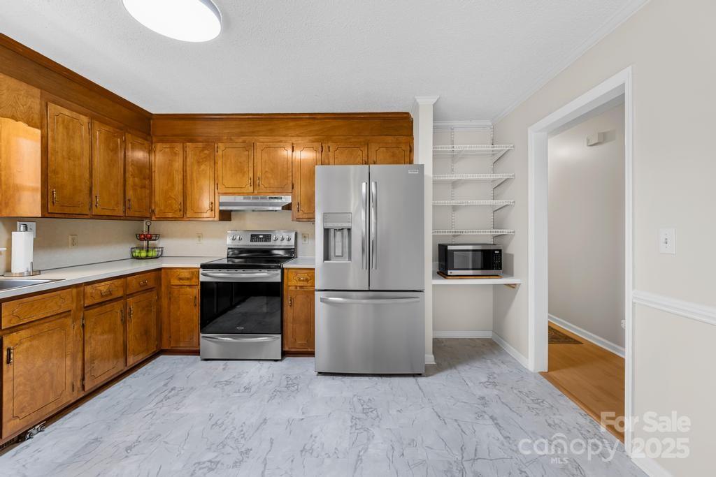 9136 Ladson Road