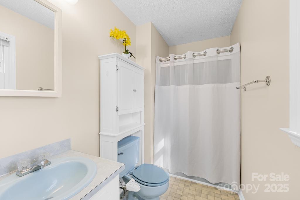 9136 Ladson Road