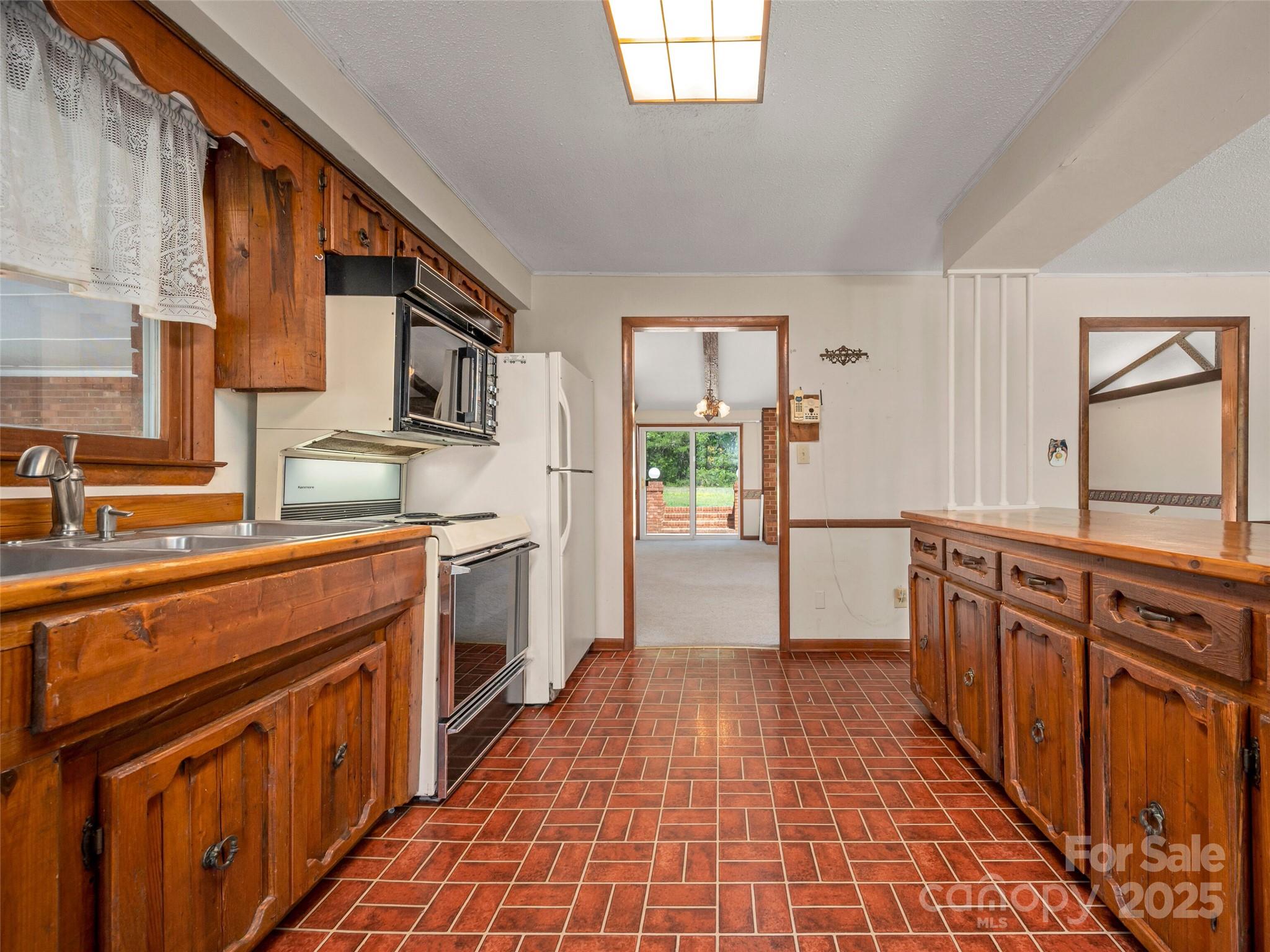 228 Oak Crest Drive