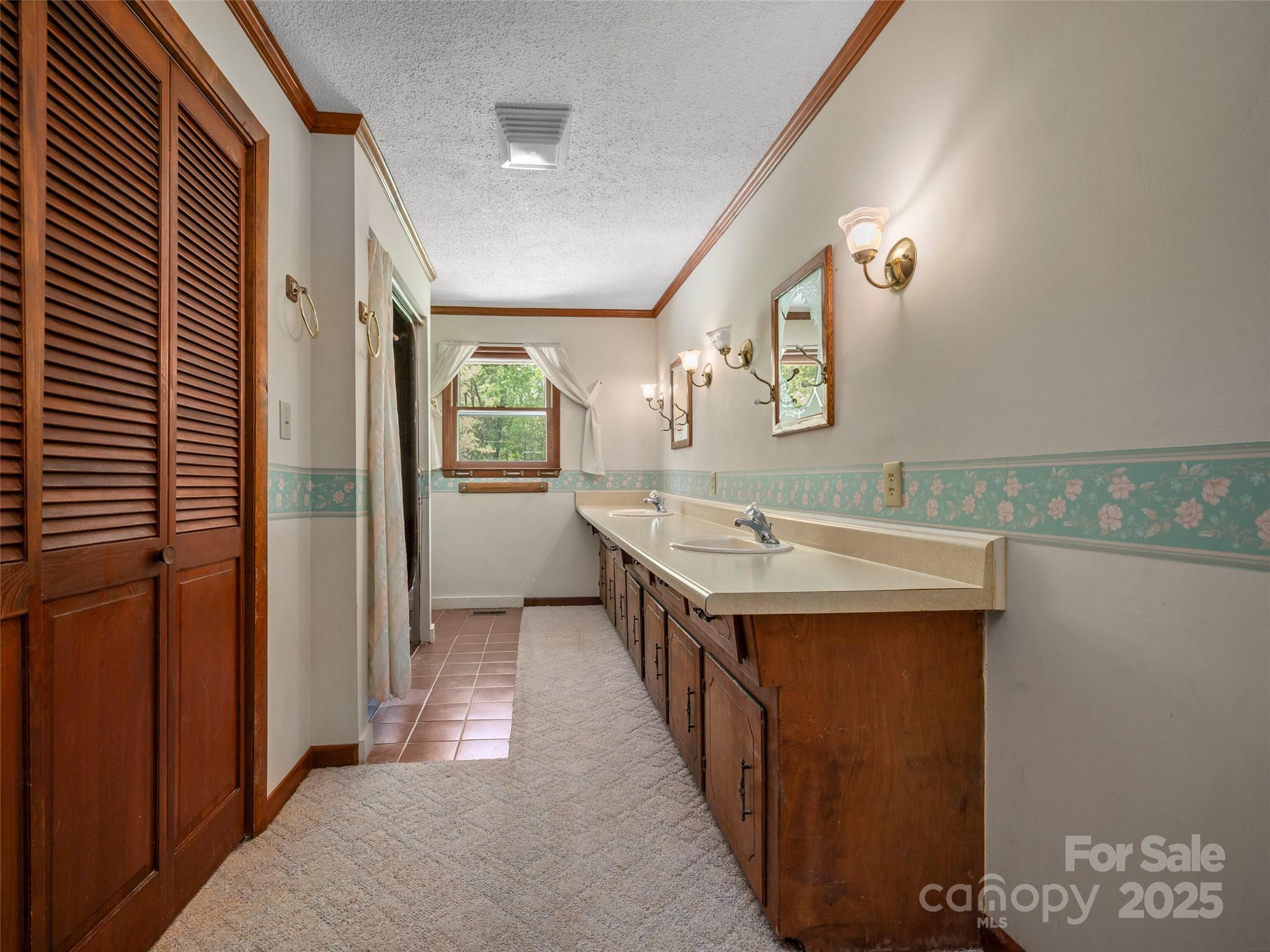 228 Oak Crest Drive