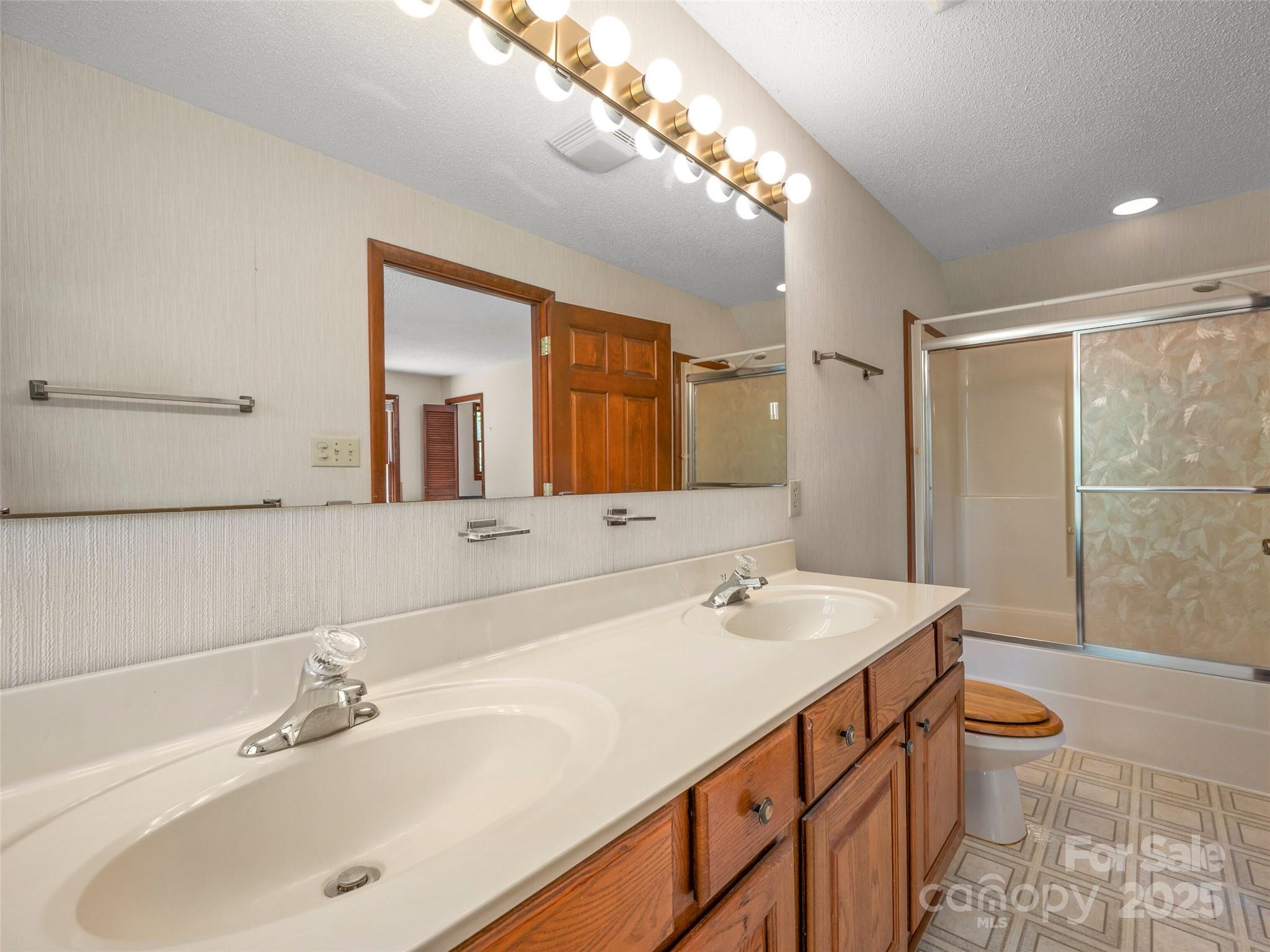 228 Oak Crest Drive