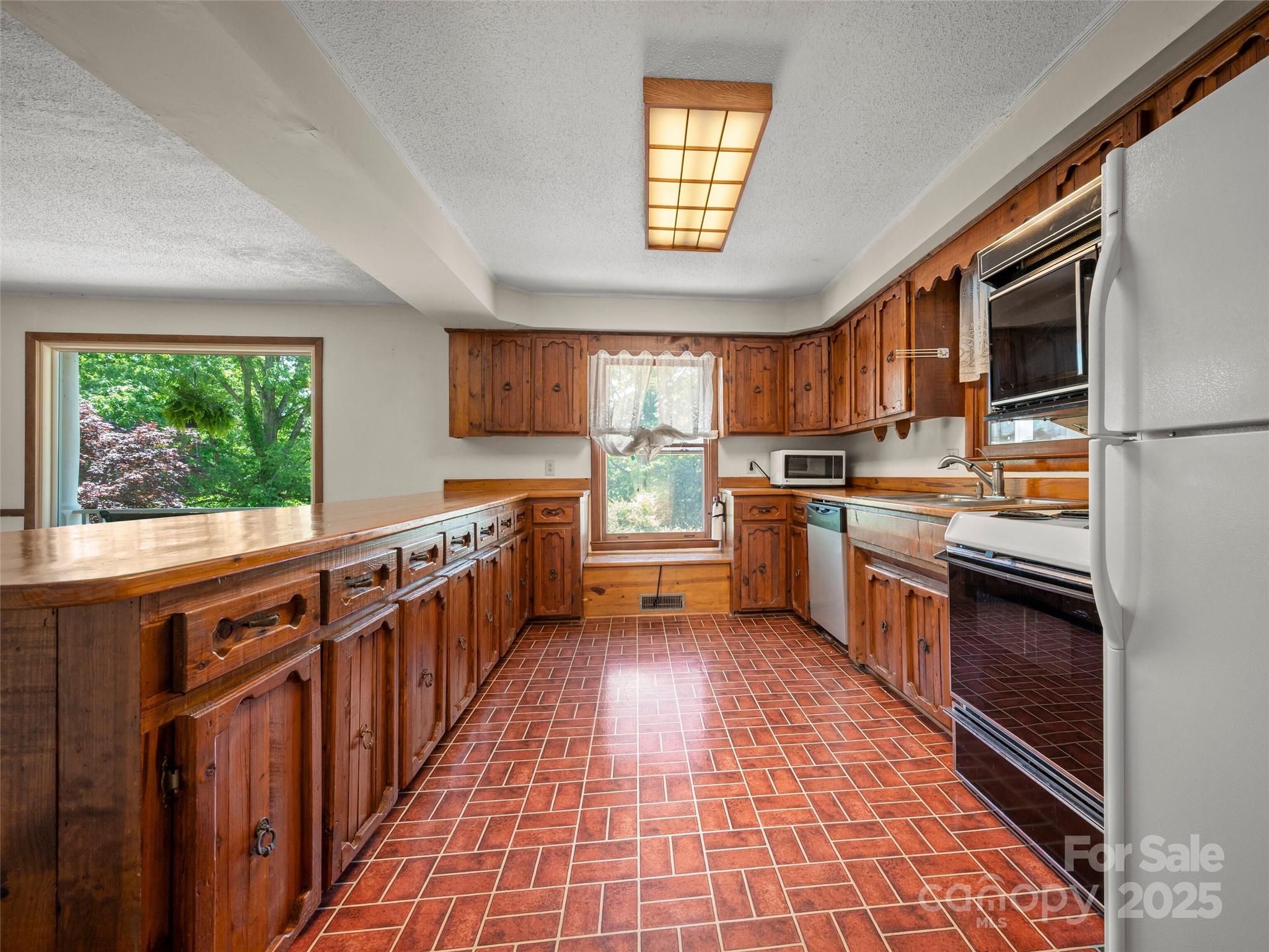 228 Oak Crest Drive