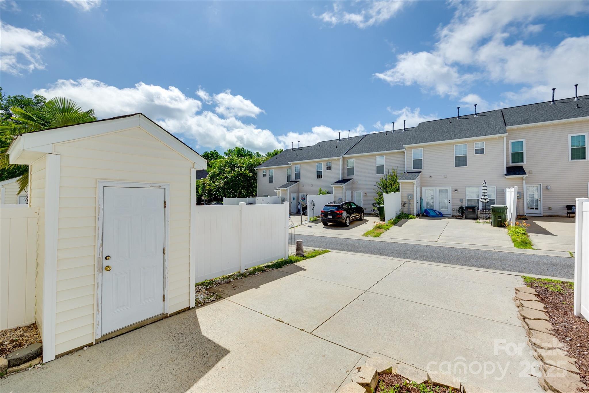 764 Atherton Way