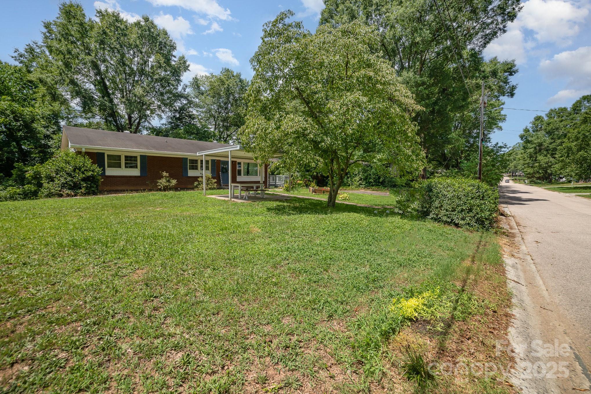 2202 Woodlawn Street