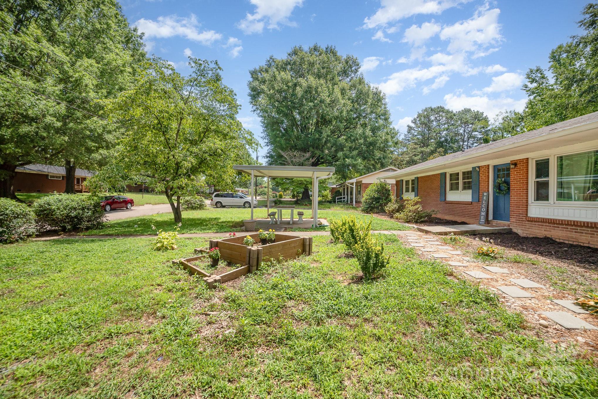 2202 Woodlawn Street