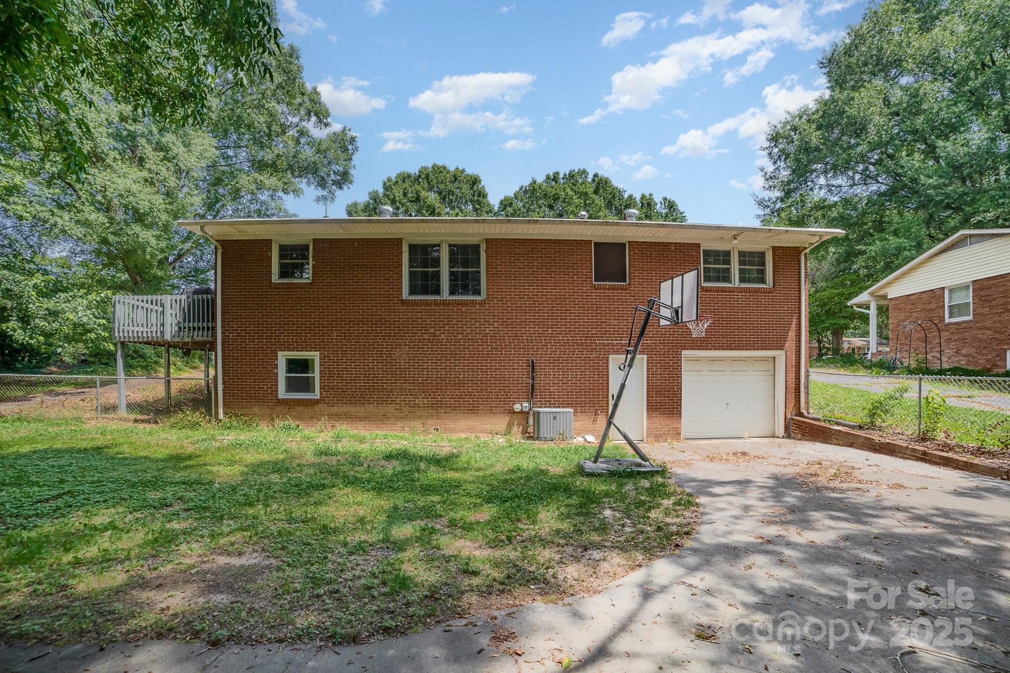 2202 Woodlawn Street