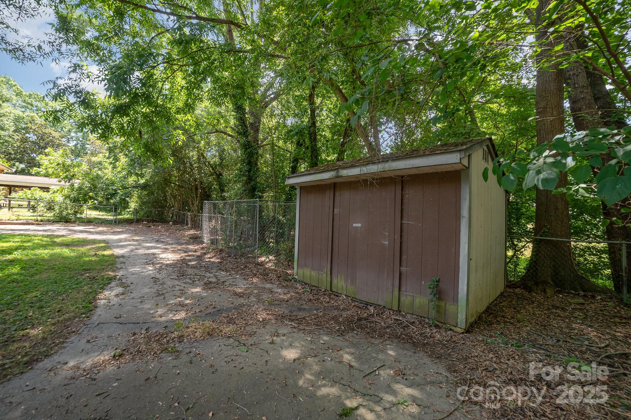 2202 Woodlawn Street