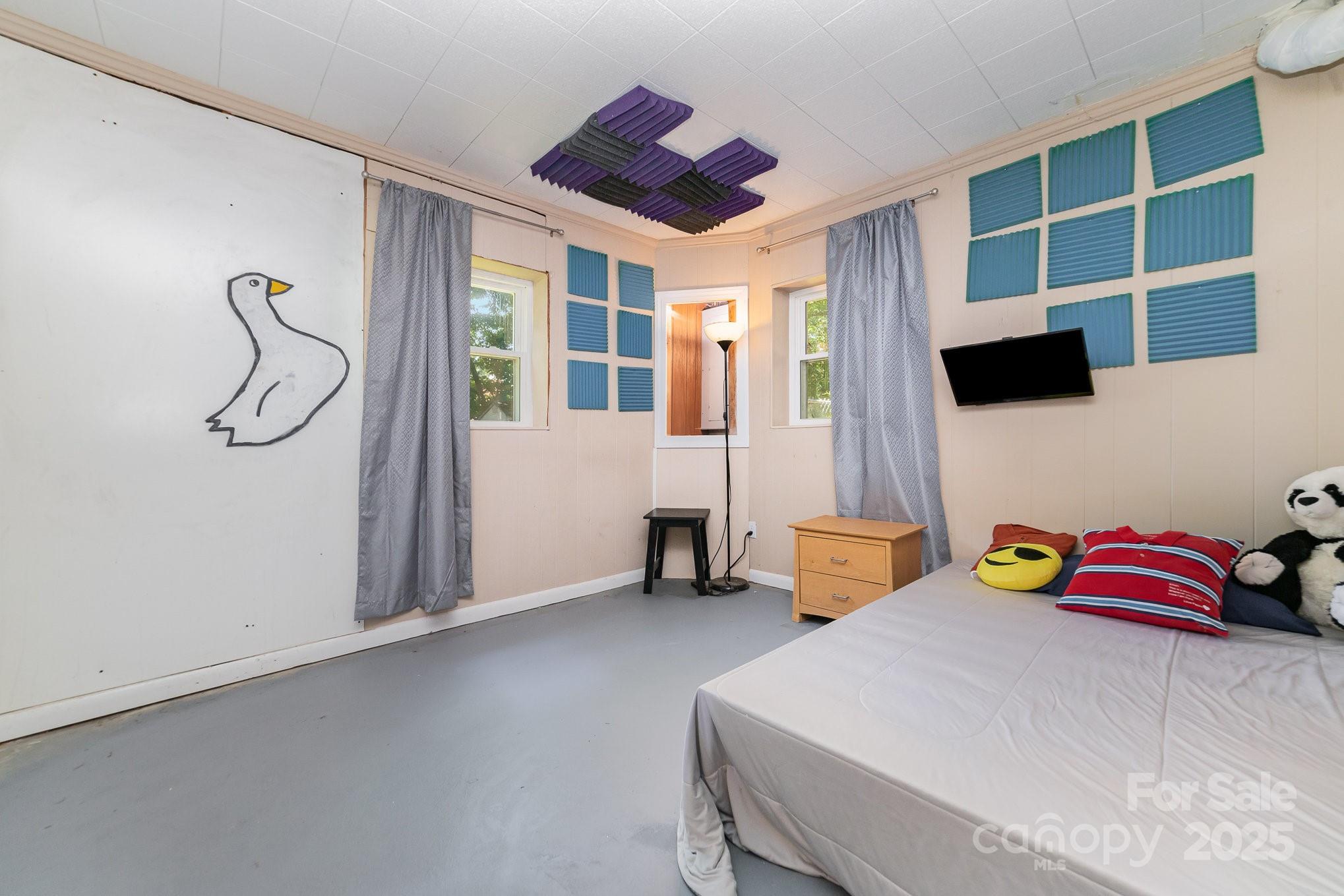 2202 Woodlawn Street