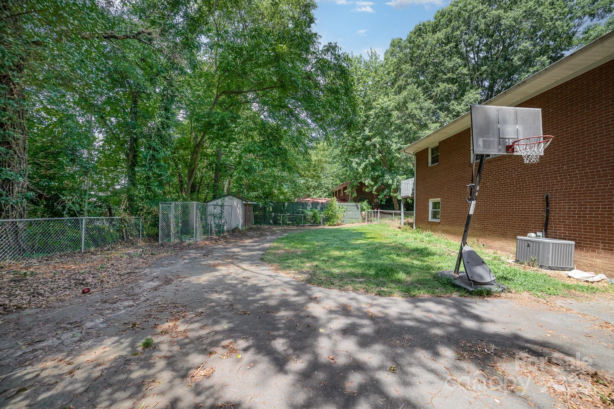 2202 Woodlawn Street