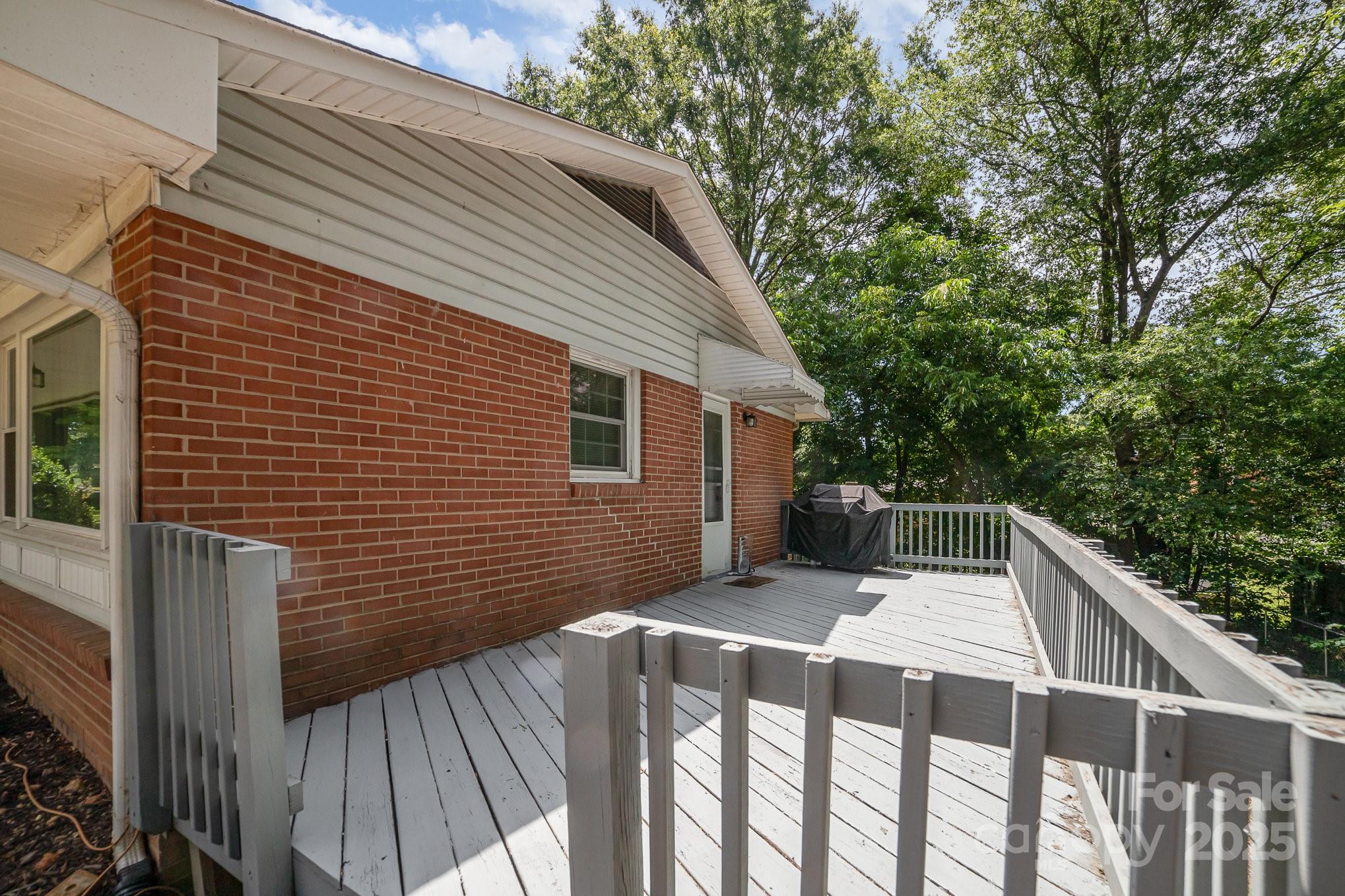 2202 Woodlawn Street