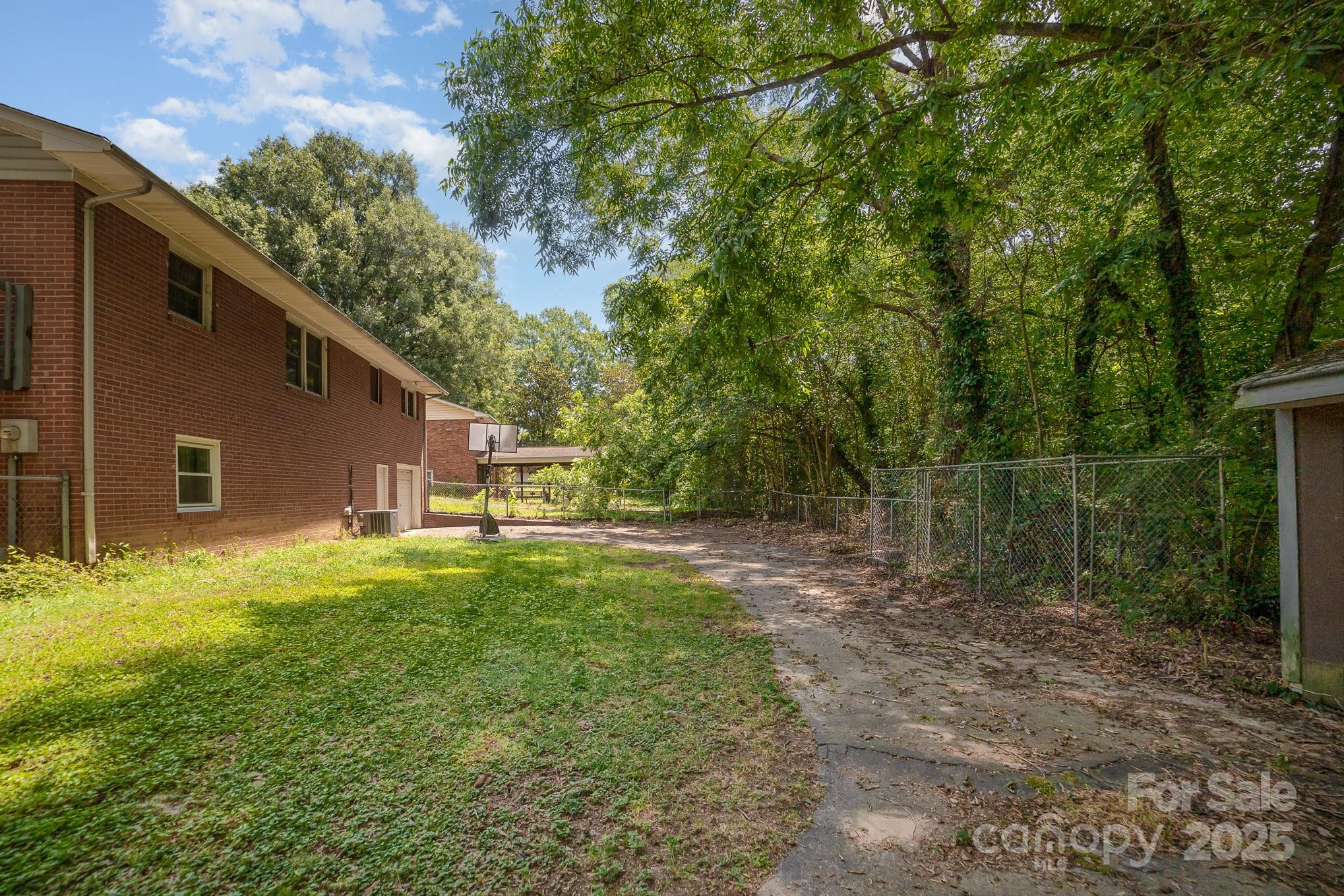 2202 Woodlawn Street