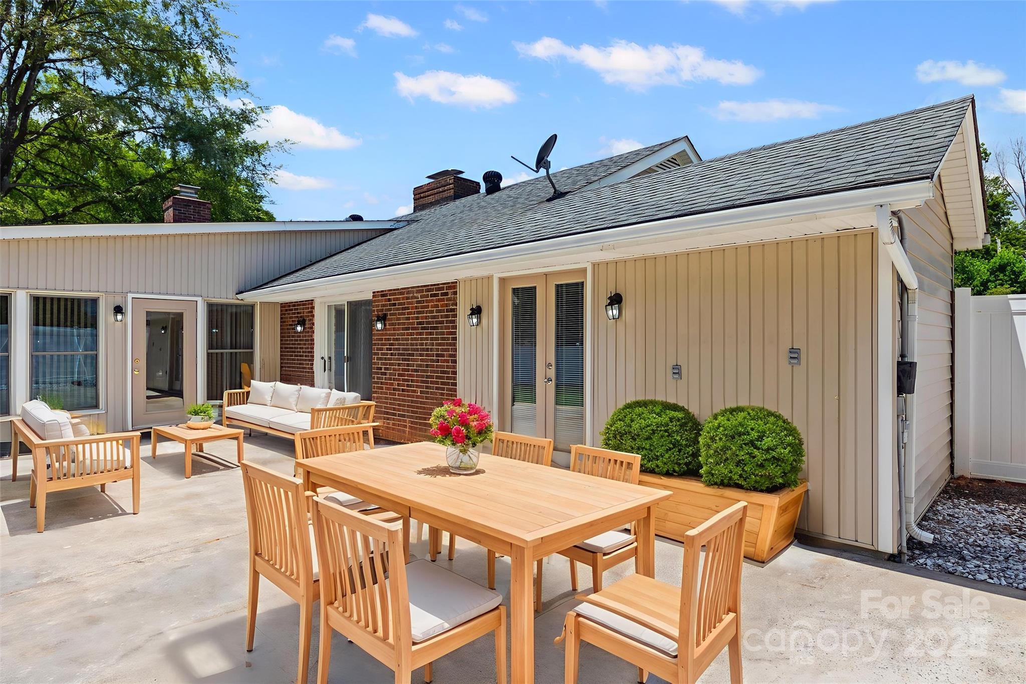 605 Ridgeway Drive