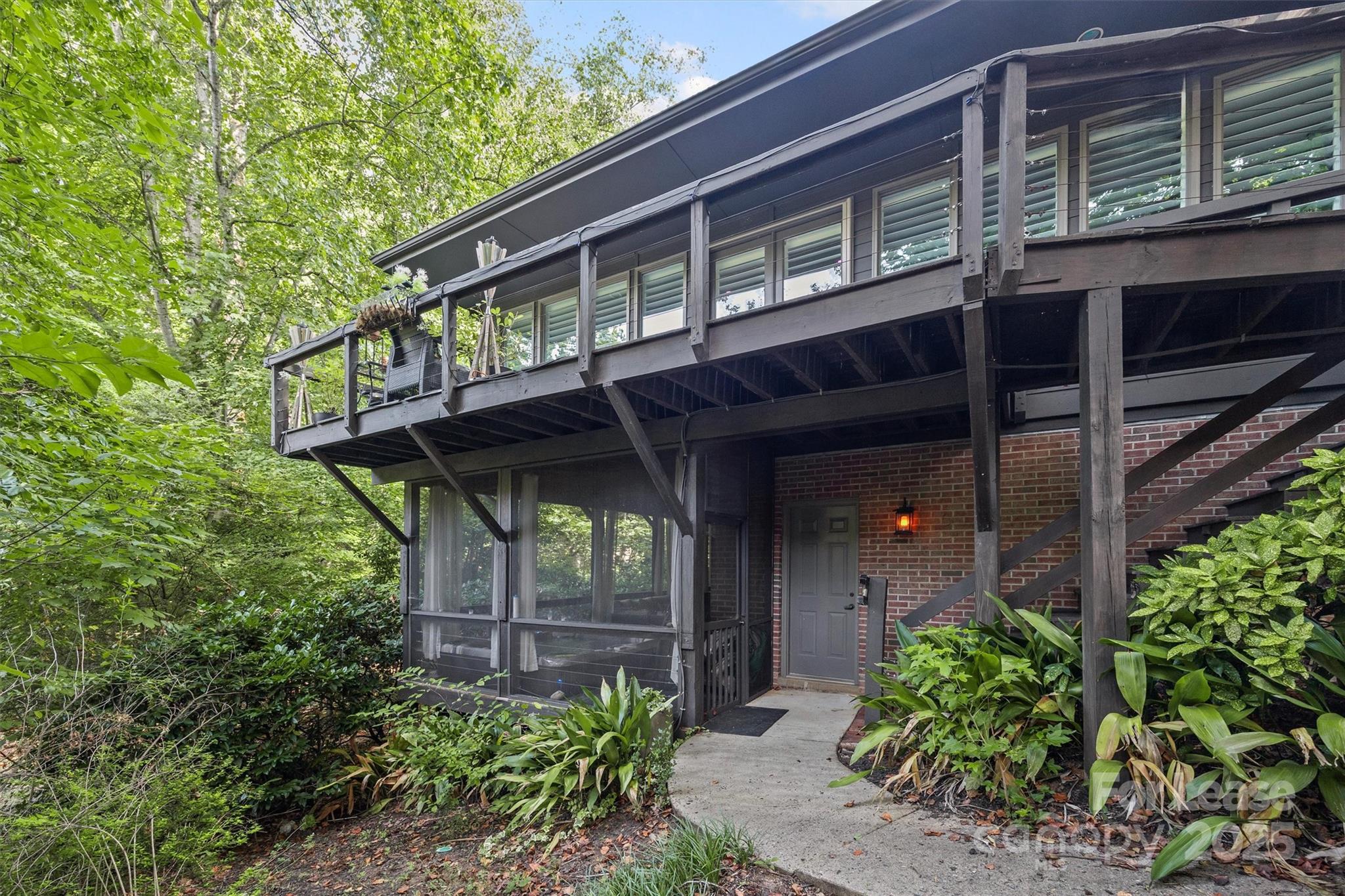 10 Sunrise Point Road