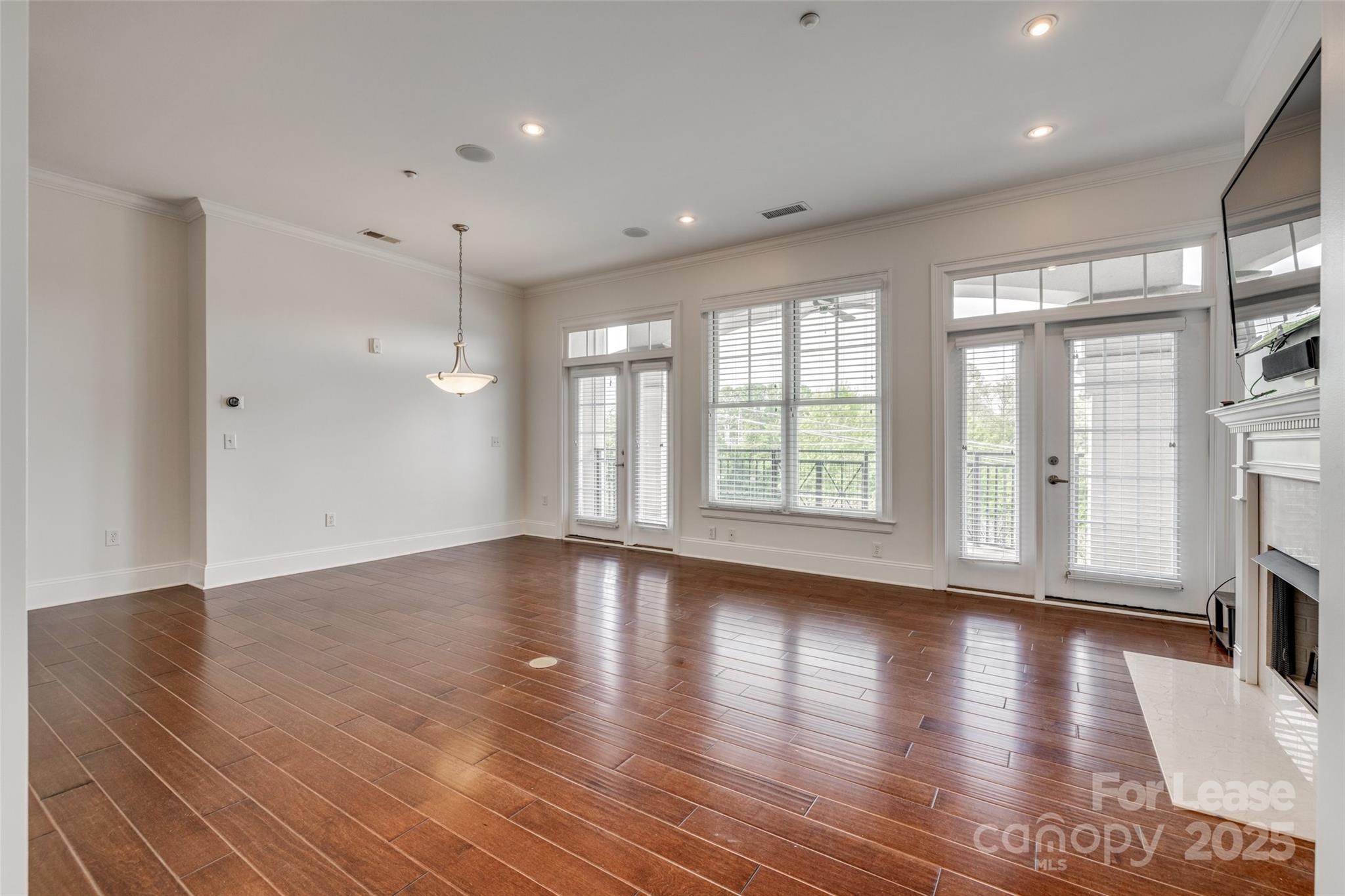 5425 Closeburn Road Unit: 213