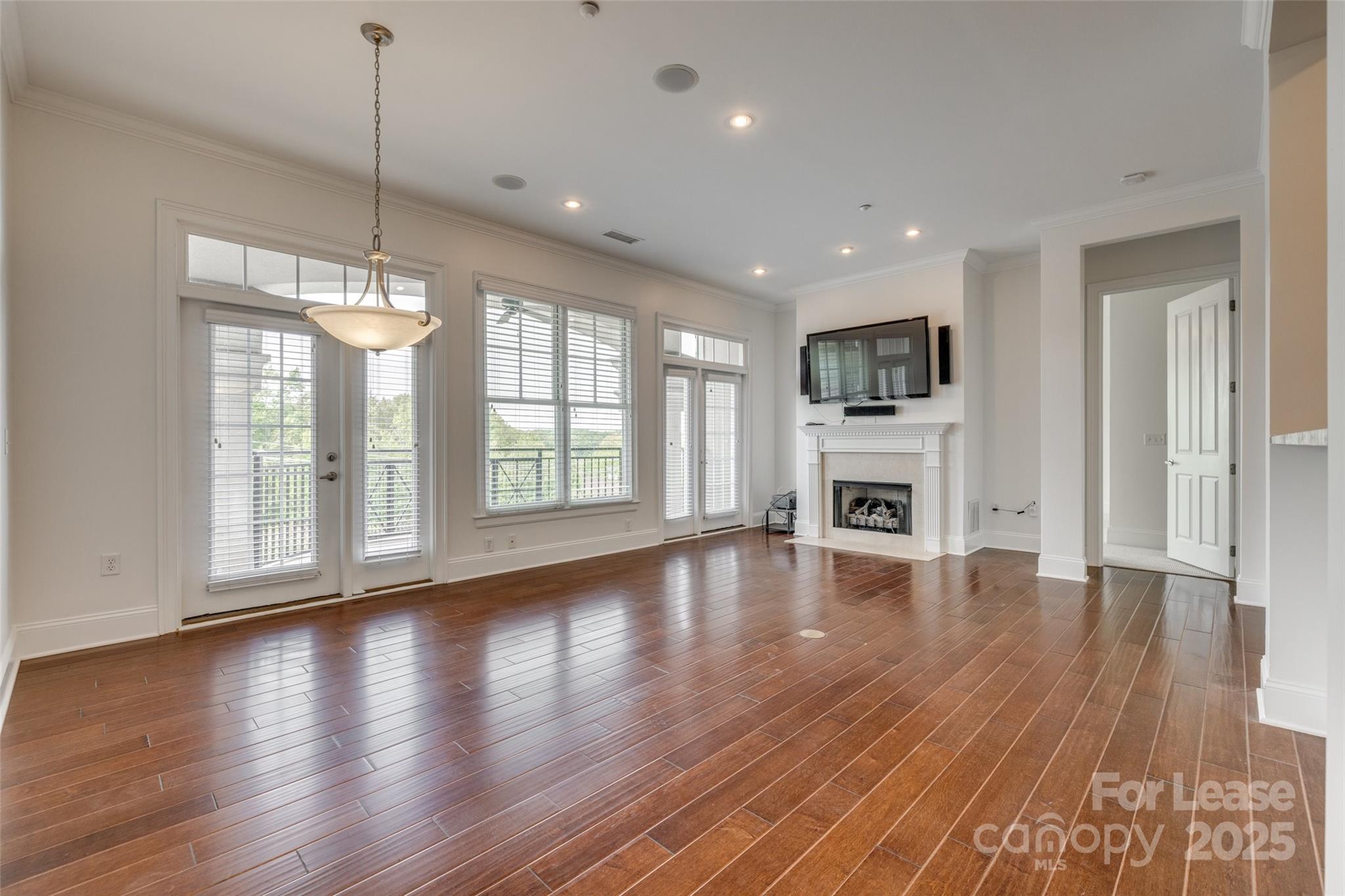 5425 Closeburn Road Unit: 213