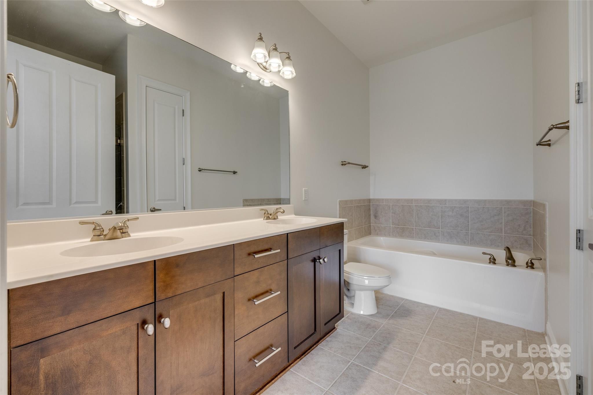 5425 Closeburn Road Unit: 213
