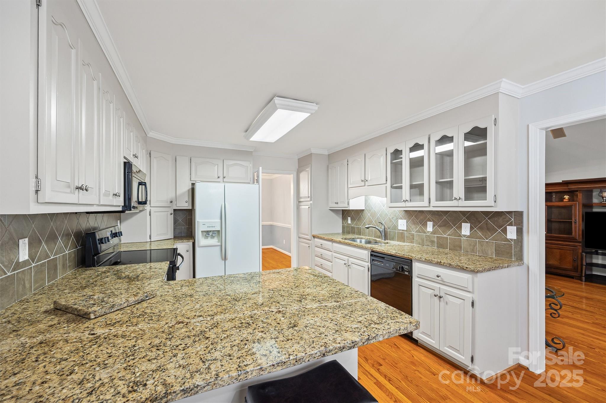 1482 White Hall Place