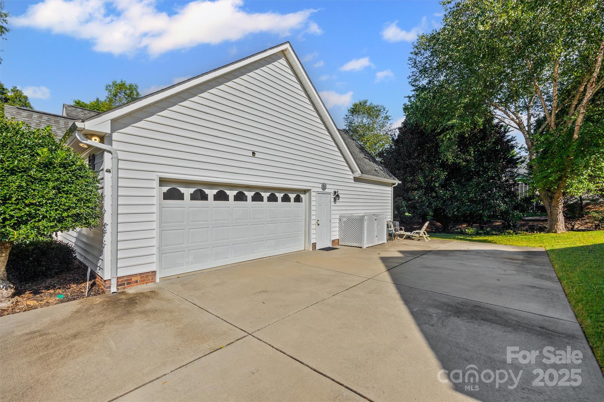 1482 White Hall Place