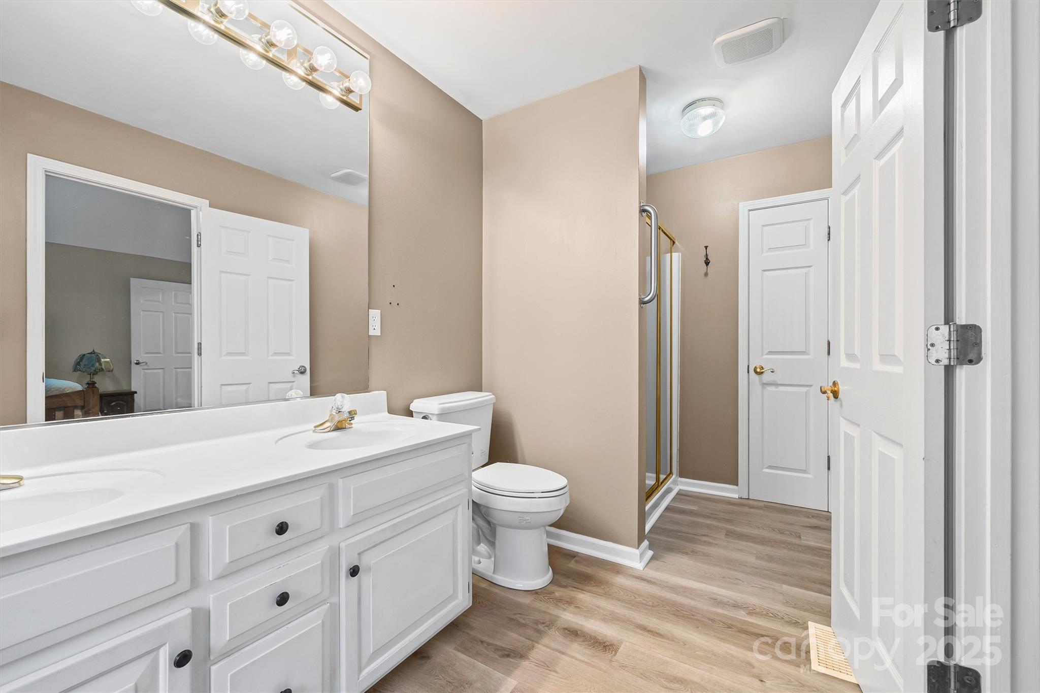 1482 White Hall Place