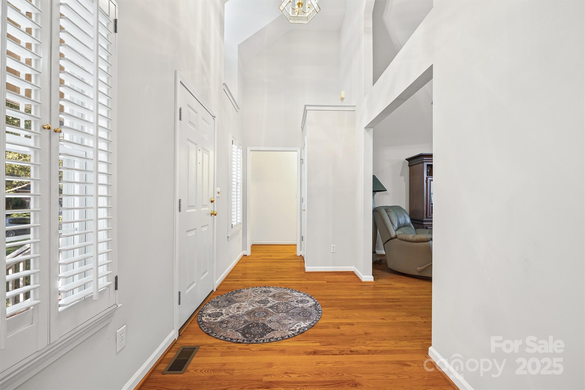 1482 White Hall Place