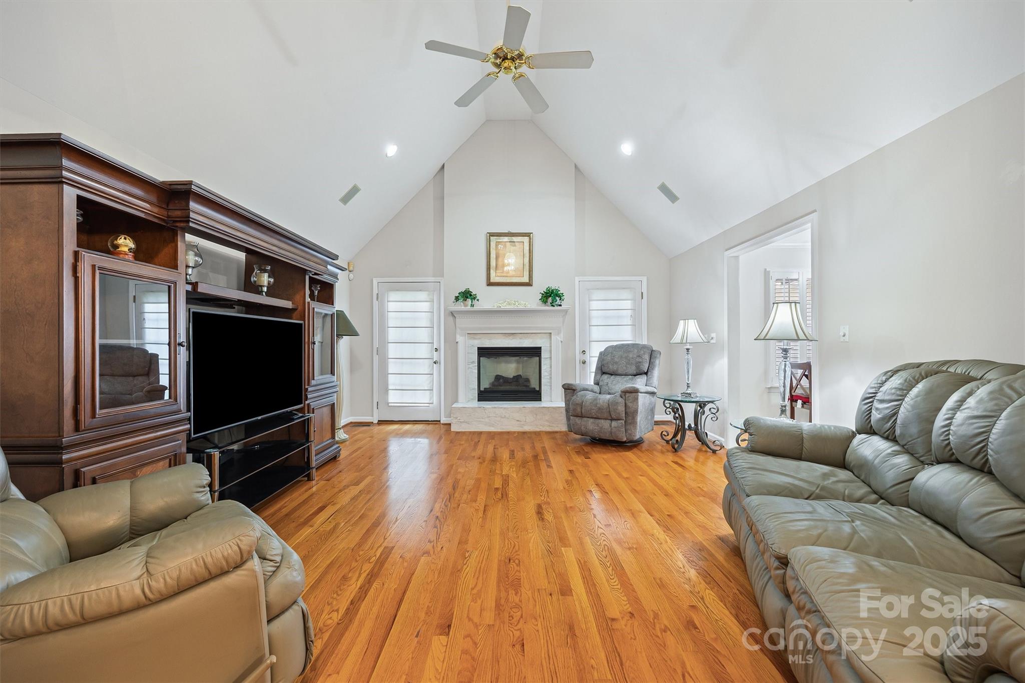 1482 White Hall Place