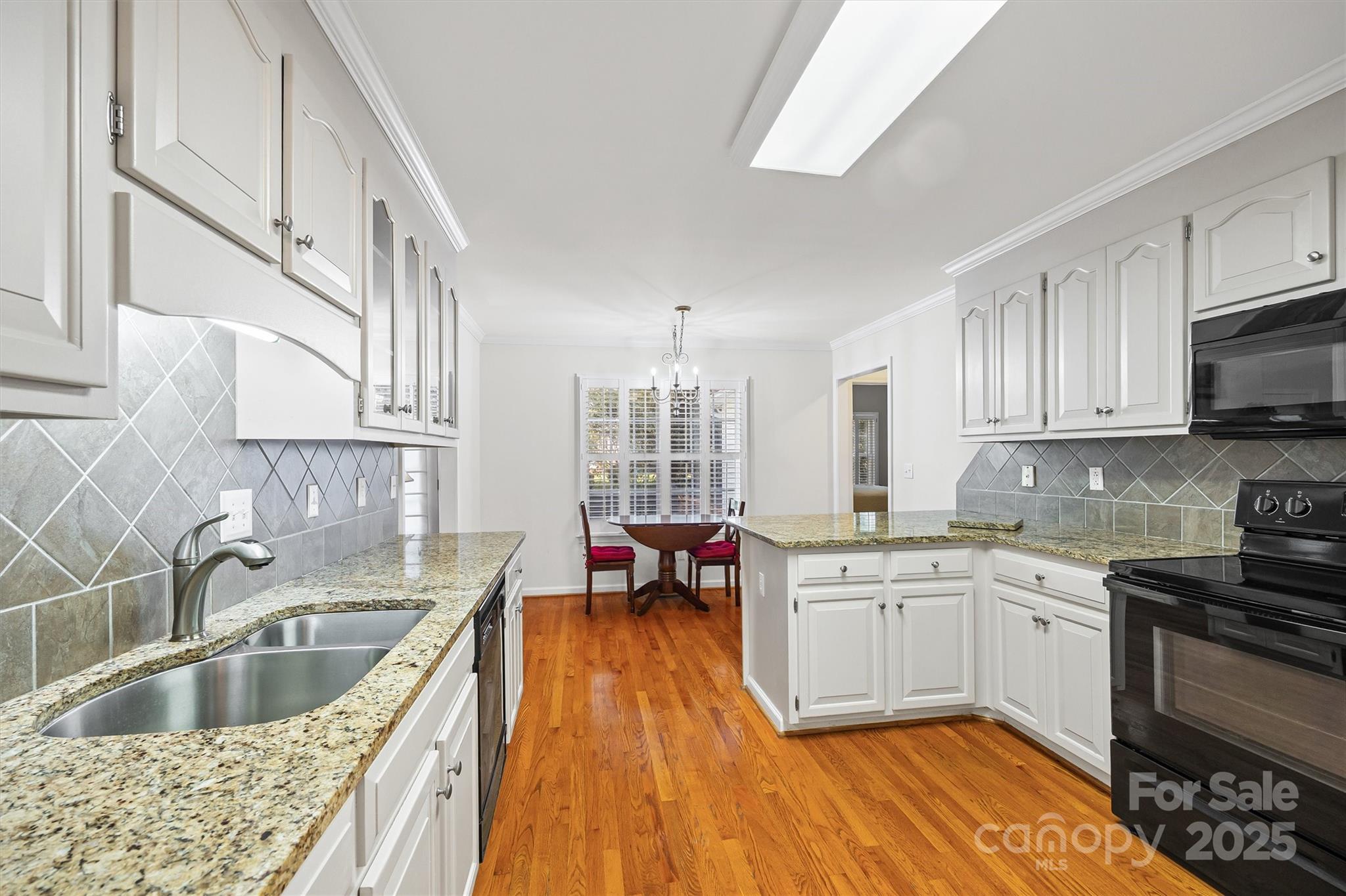 1482 White Hall Place