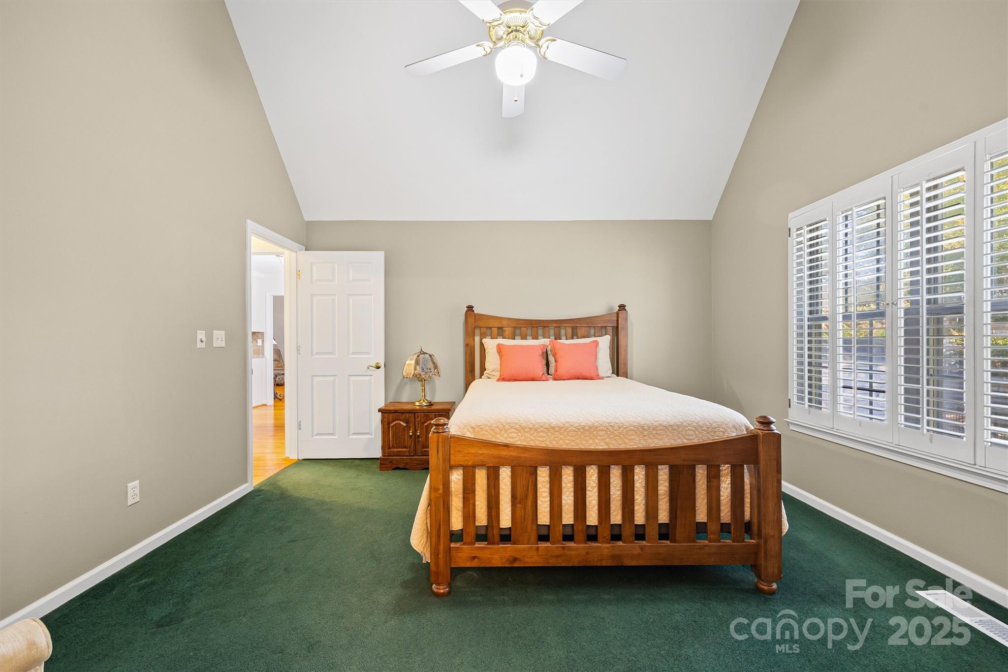 1482 White Hall Place