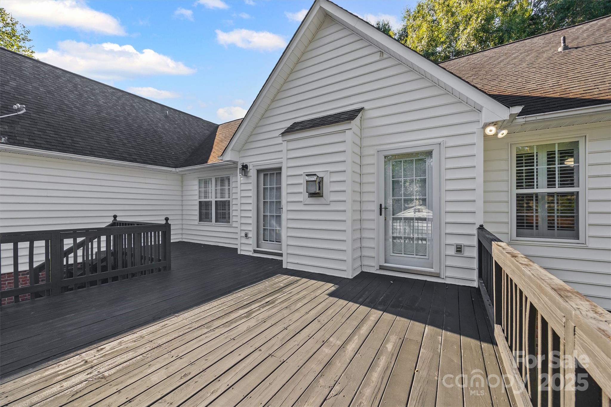 1482 White Hall Place