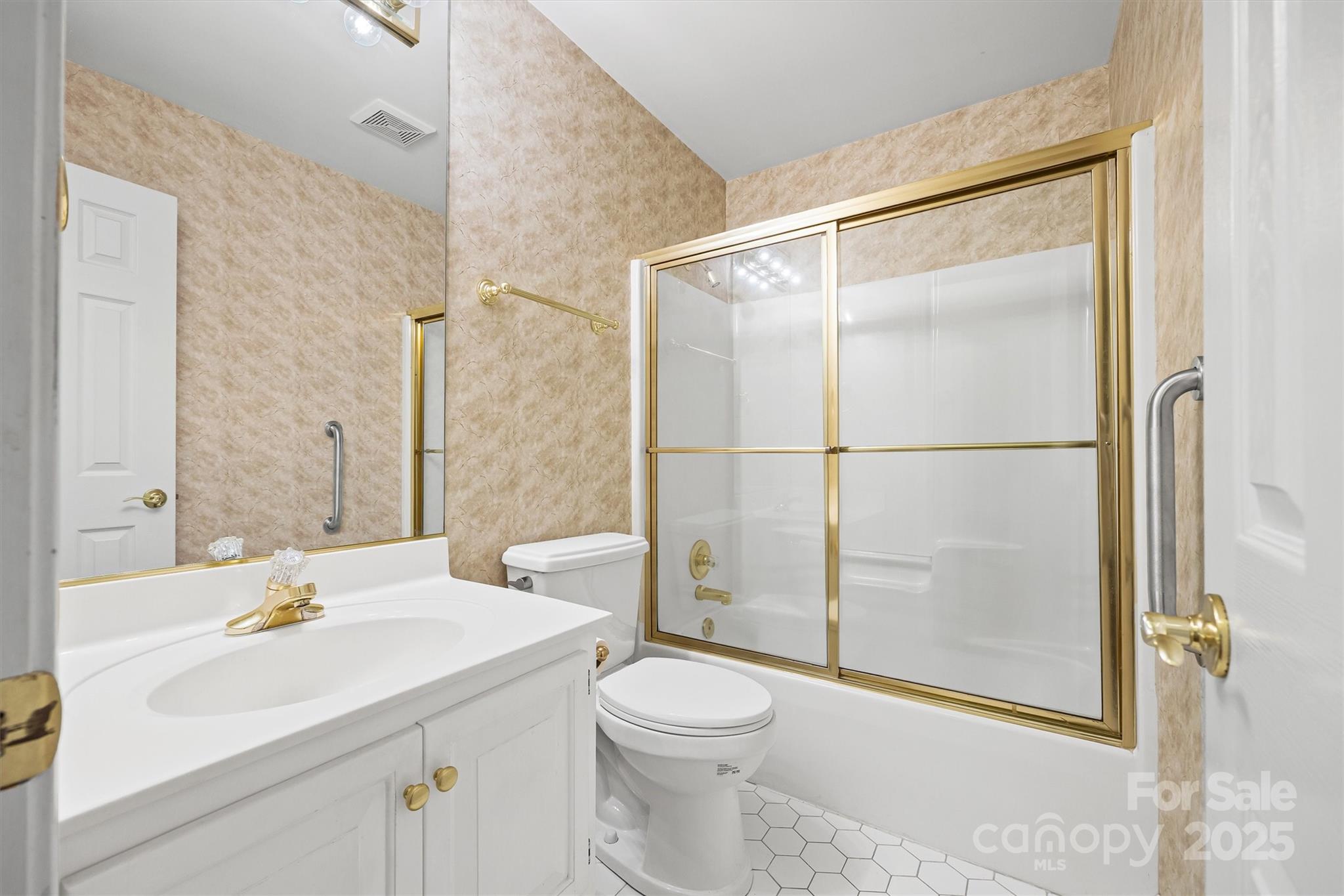 1482 White Hall Place